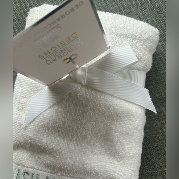 Deborah Connolly Designs Set of 2 Hand Towels embroidered “Wash Your Hands” - Picture 4 of 7